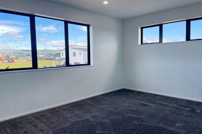 Photo of property in 4 Harikoa Way, Karaka, 2113