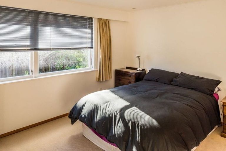 Photo of property in 2/26 Tawa Street, Eastbourne, Lower Hutt, 5013