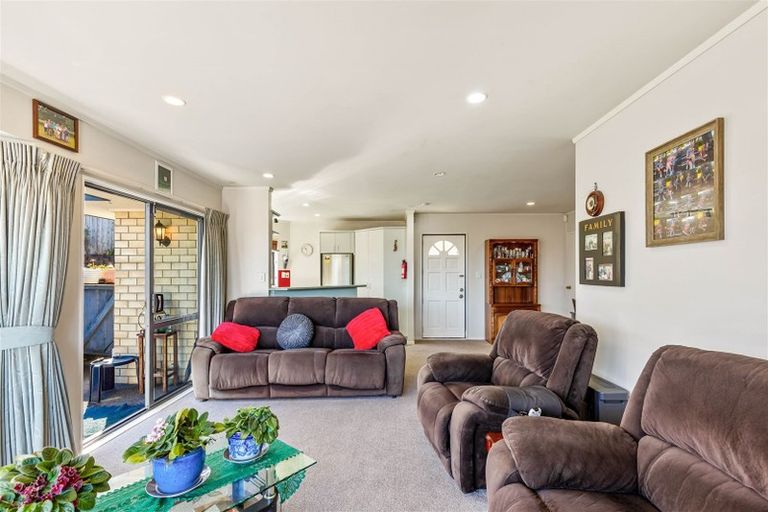 Photo of property in 41a Luckens Road, West Harbour, Auckland, 0618