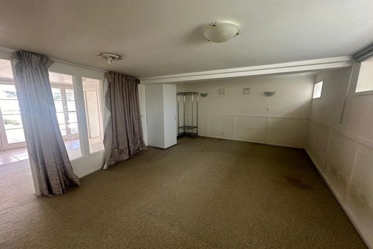 Photo of property in 8 Celsmere Lane, Te Atatu Peninsula, Auckland, 0610