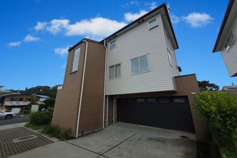 Photo of property in 37 Merriefield Avenue, Forrest Hill, Auckland, 0620