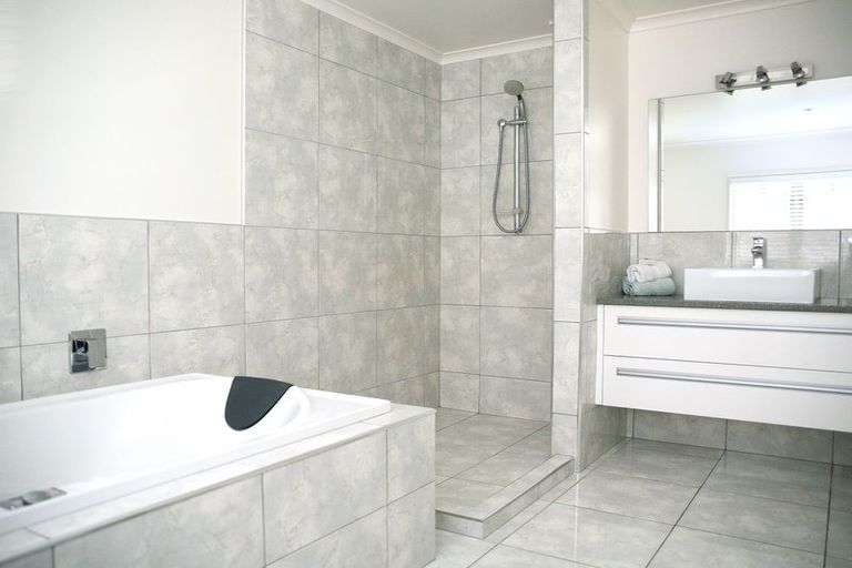 Photo of property in 245c Hill Road, The Gardens, Auckland, 2105