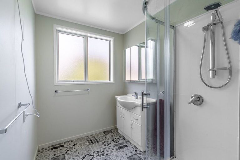 Photo of property in 42 Newburn Street, Waikaia, 9778