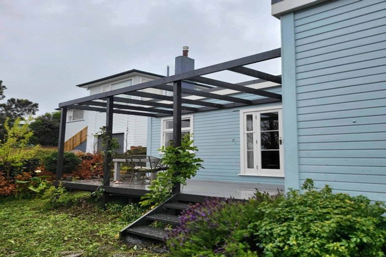 Photo of property in 12a Chapman Street, Newlands, Wellington, 6037