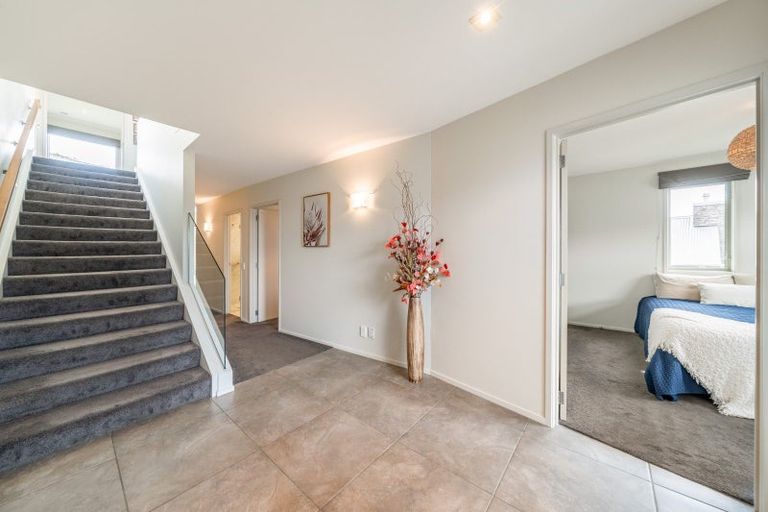 Photo of property in 10 Hollyford Place, Aotea, Porirua, 5024