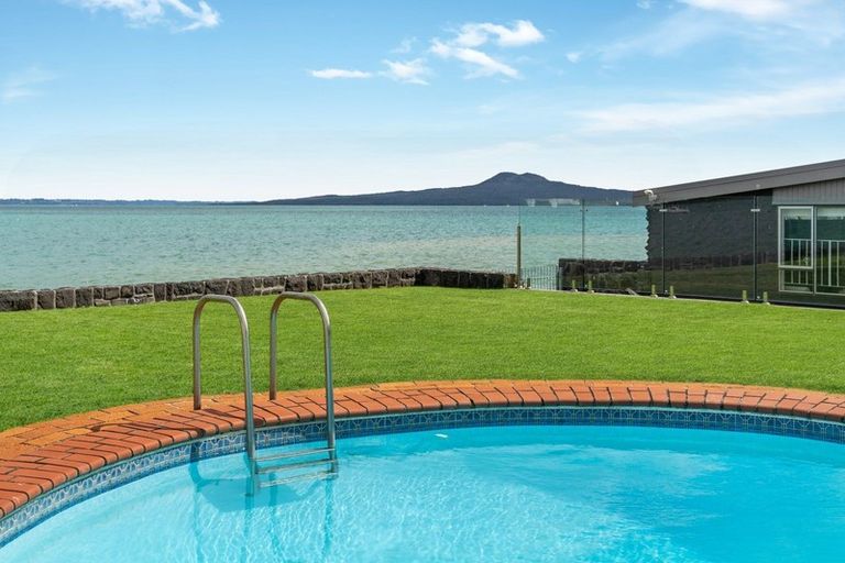 Photo of property in 6 Musick Point Road, Bucklands Beach, Auckland, 2012