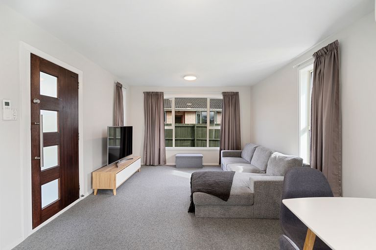 Photo of property in 36 Oakley Crescent, Hornby, Christchurch, 8042