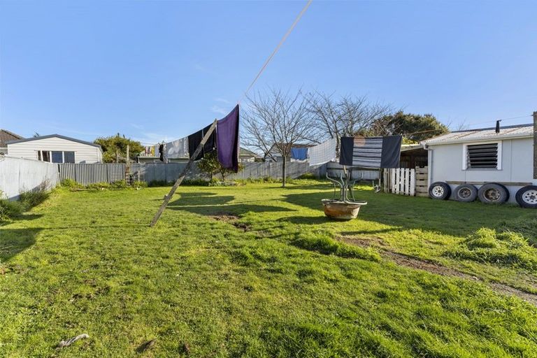 Photo of property in 5 Goldsmith Crescent, Levin, 5510