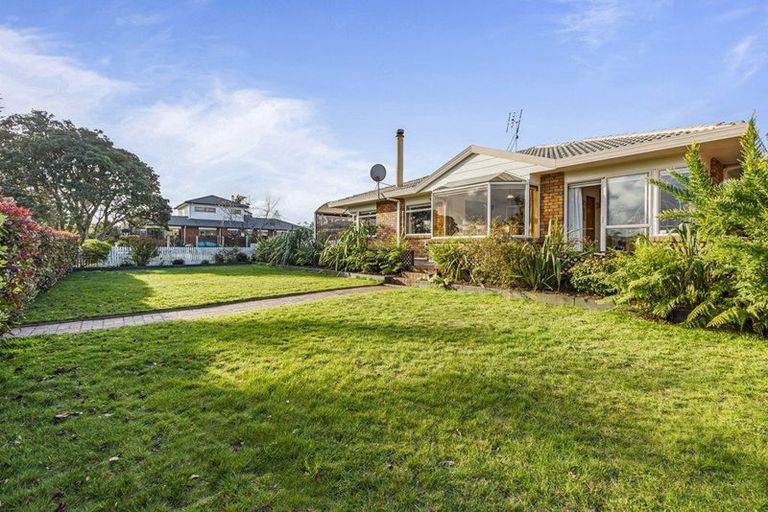 Photo of property in 48 Settlers Grove, Orewa, 0931