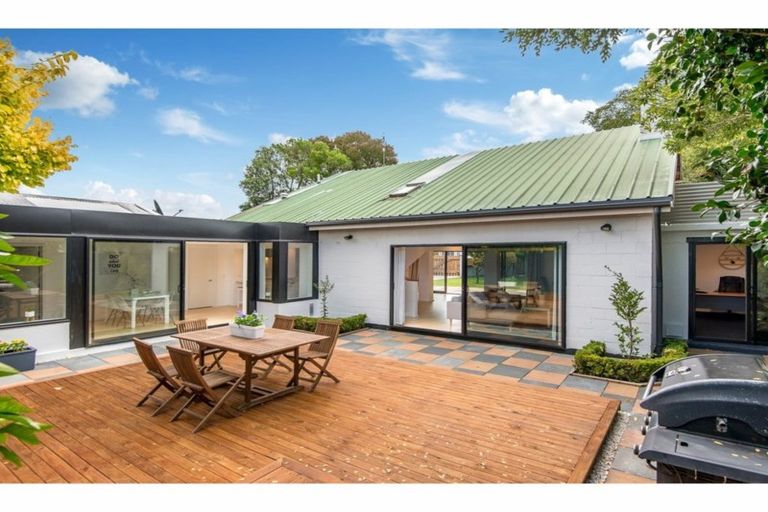 Photo of property in 23 Derrett Place, Saint Martins, Christchurch, 8022