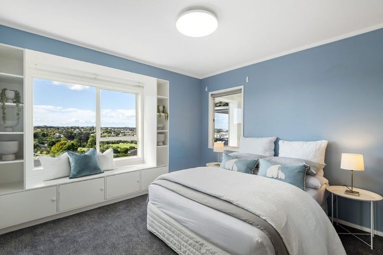 Photo of property in 14 Mcfetridge Place, Hillcrest, Auckland, 0627