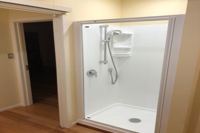 Photo of property in 2/26 Coroglen Avenue, Birkenhead, Auckland, 0626