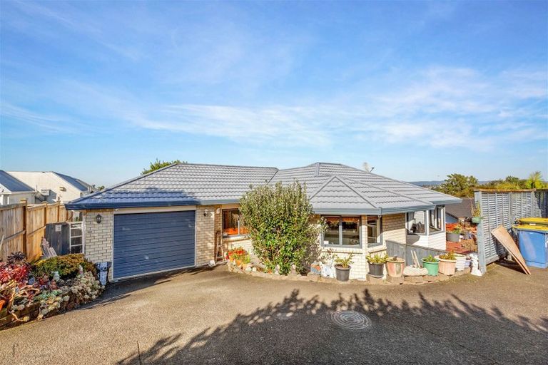 Photo of property in 41a Luckens Road, West Harbour, Auckland, 0618