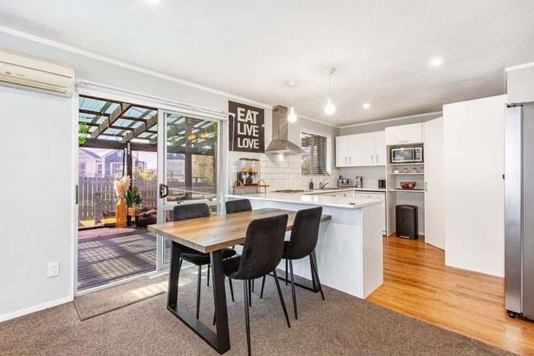 Photo of property in 41 Cleat Street, Whitby, Porirua, 5024