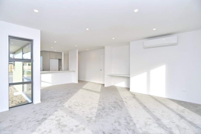 Photo of property in 16 Grey View Grove, Rangiora, 7400