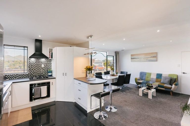 Photo of property in 9 Aspen Way, Kelvin Grove, Palmerston North, 4414