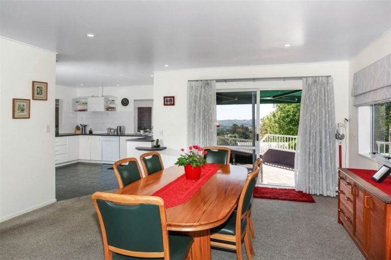 Photo of property in 327 Kaipara Road, Papakura, 2582