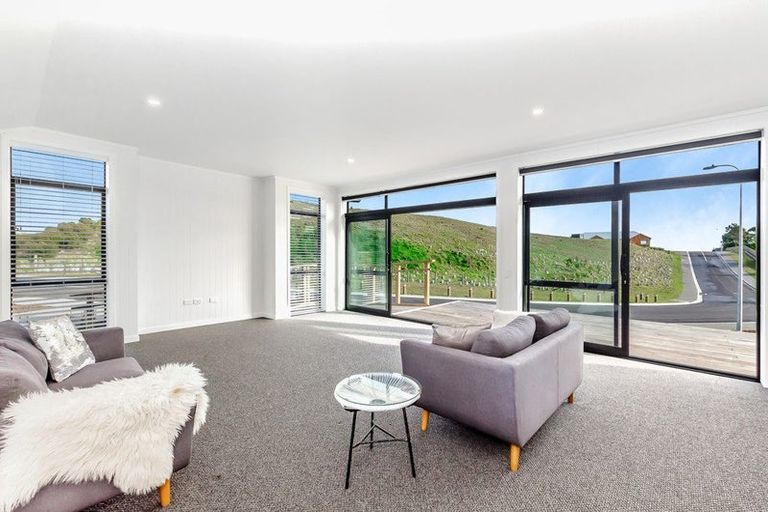 Photo of property in 42 Parkwood Avenue, Westgate, Auckland, 0614