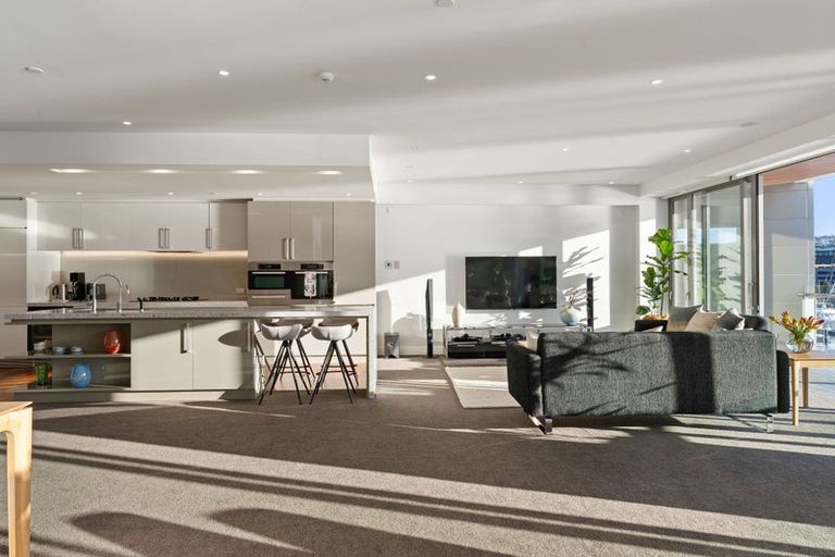 Photo of property in Clyde Quay Wharf, 3b/2 Clyde Quay Wharf, Te Aro, Wellington, 6011