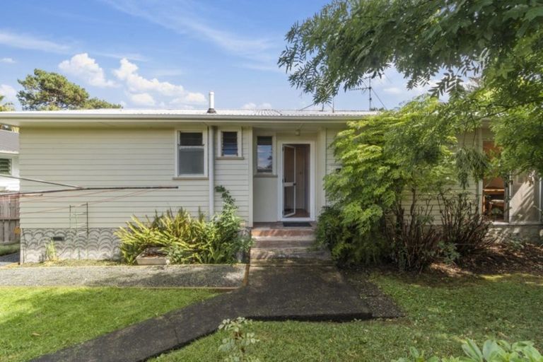 Photo of property in 93 Sabulite Road, Kelston, Auckland, 0602