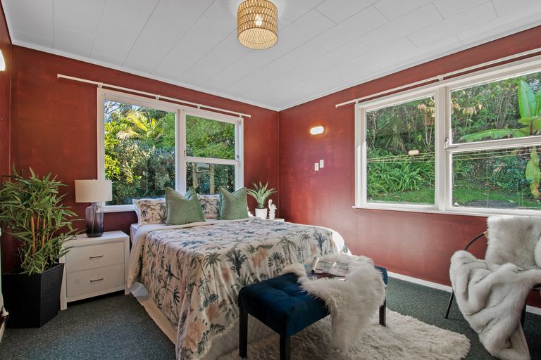 Photo of property in 10 Scotstoun Place, Glen Eden, Auckland, 0602