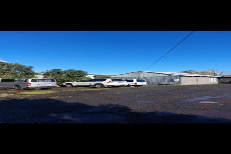 Photo of property in 37 Shaw Road, Oratia, Auckland, 0604