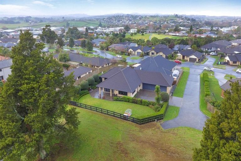Photo of property in 35 Lough Bourne Drive, Pukekohe, 2120
