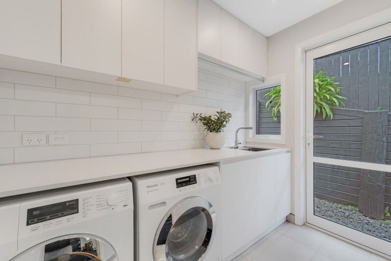 Photo of property in 62 Armstrong Farm Drive, East Tamaki Heights, Auckland, 2016
