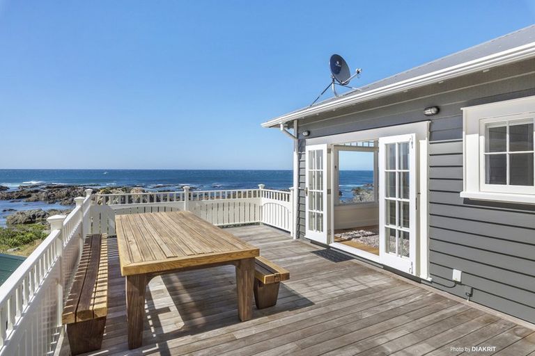 Photo of property in 382 The Esplanade, Island Bay, Wellington, 6023