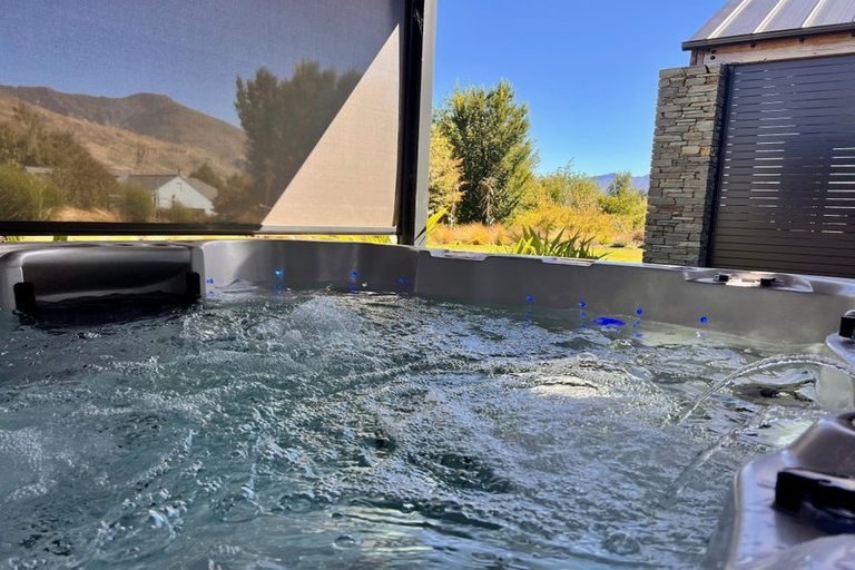 Photo of property in 10 Mccaw Mews, Wanaka, 9305