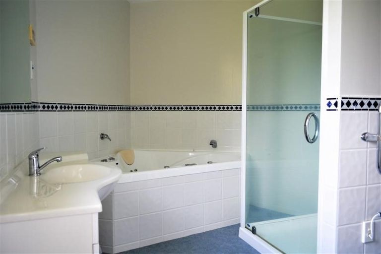 Photo of property in 136 Curtis Street, Northland, Wellington, 6012