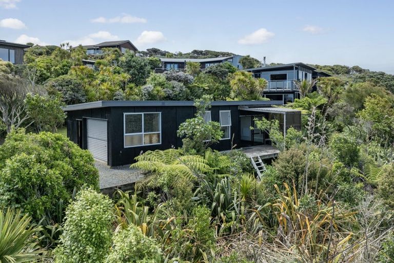 Photo of property in 16 Log Race Road, Piha, New Lynn, 0772