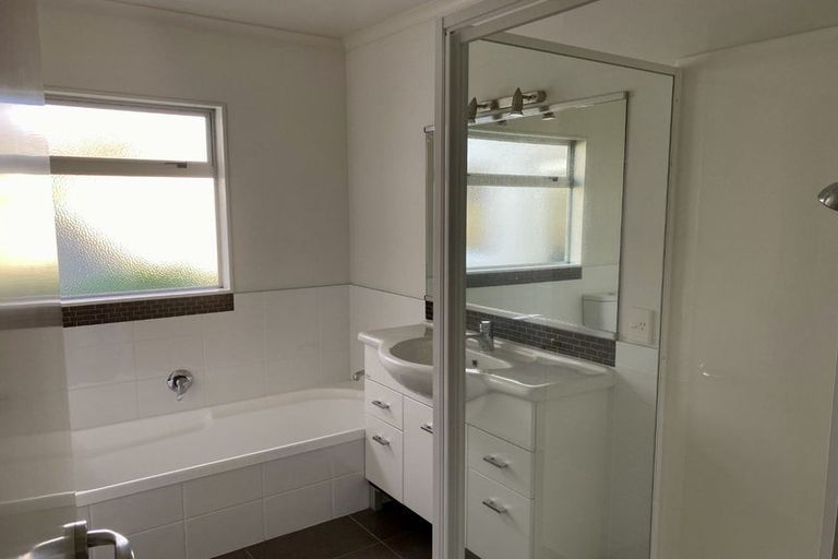 Photo of property in 15 Newbury Place, Taradale, Napier, 4112