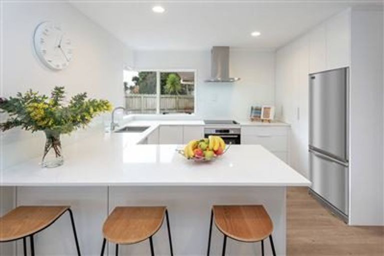 Photo of property in 2/23 Tarnica Road, Northpark, Auckland, 2013