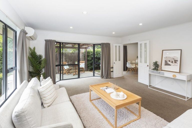 Photo of property in 129 Avonhead Road, Avonhead, Christchurch, 8042