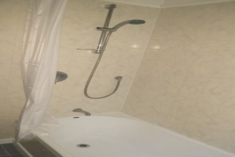 Photo of property in 62 Creswick Terrace, Northland, Wellington, 6012