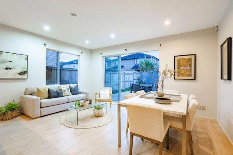 Photo of property in 22 Ballindrait Drive, Flat Bush, Auckland, 2019