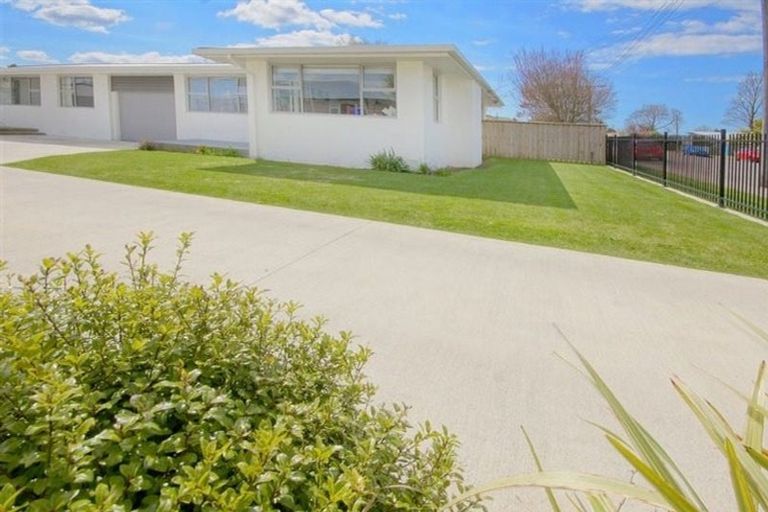 Photo of property in 1/57 Mcfaddens Road, St Albans, Christchurch, 8052