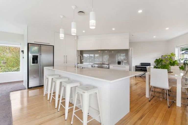 Photo of property in 19 Mayfair Crescent, Mairangi Bay, Auckland, 0630