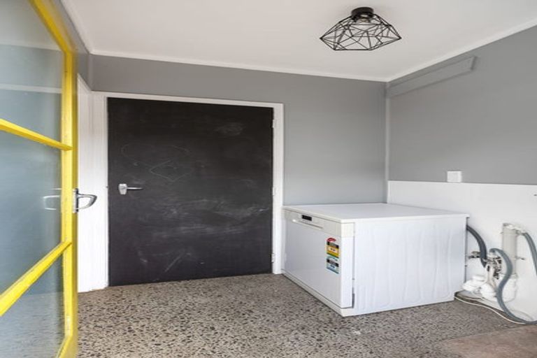 Photo of property in 1/125a Birkdale Road, Birkdale, Auckland, 0626