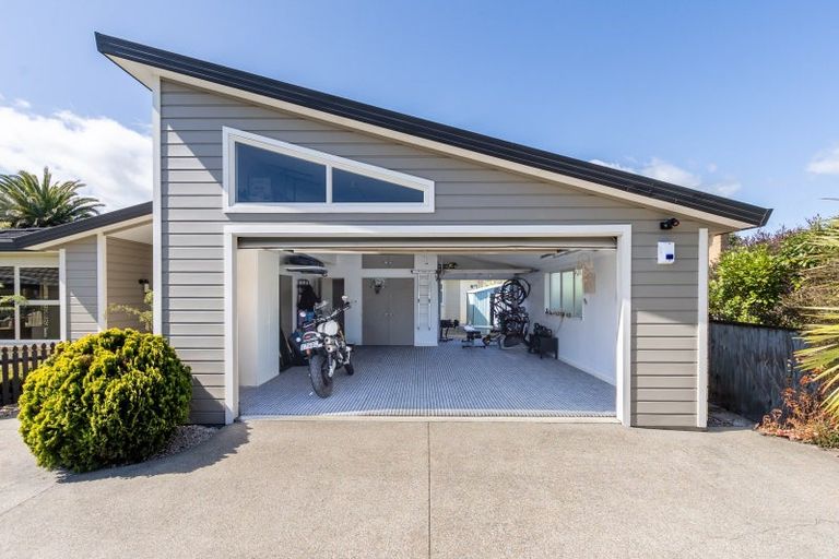 Photo of property in 15 Datum Way, Paraparaumu, 5032