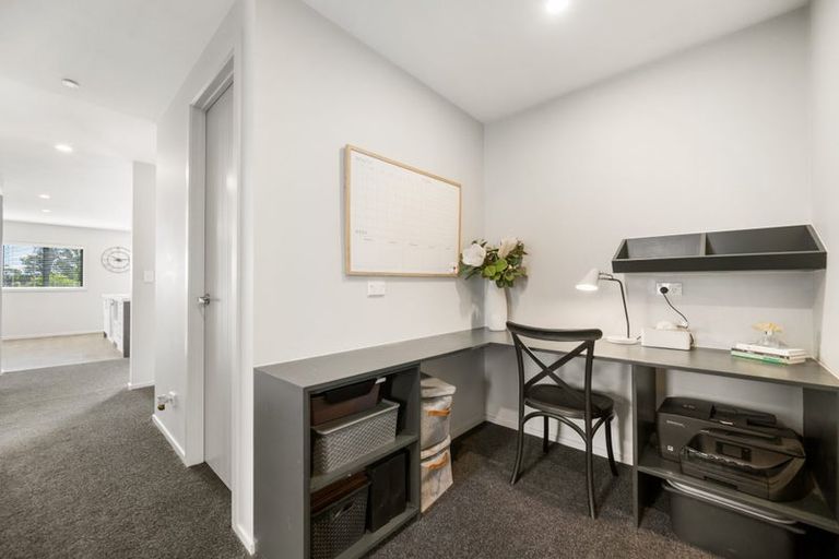 Photo of property in 71 Stratford Drive, Mount Pisa, Cromwell, 9383