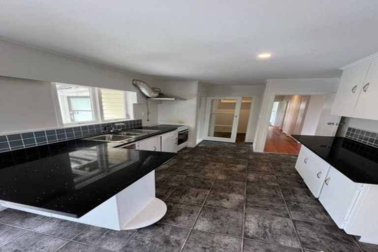 Photo of property in 112 Cargill Street, Papakura, 2110