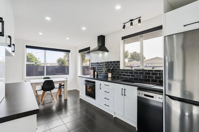 Photo of property in 28 Shetland Street, Woolston, Christchurch, 8062