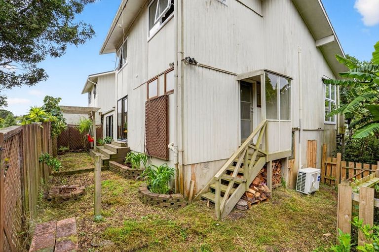 Photo of property in 2/39 Brunton Place, Glenfield, Auckland, 0629