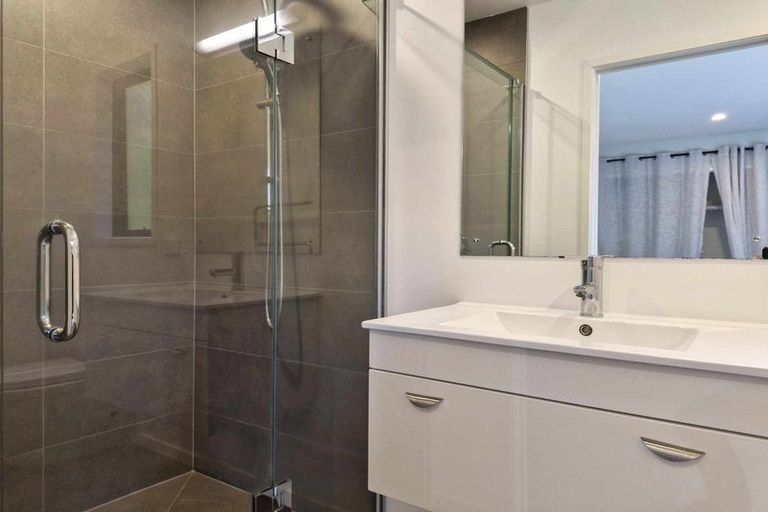 Photo of property in 32b Waiwaka Terrace, Strandon, New Plymouth, 4312