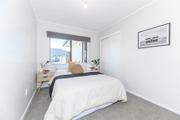 Photo of property in 2/18 Gloria Avenue, Te Atatu Peninsula, Auckland, 0610