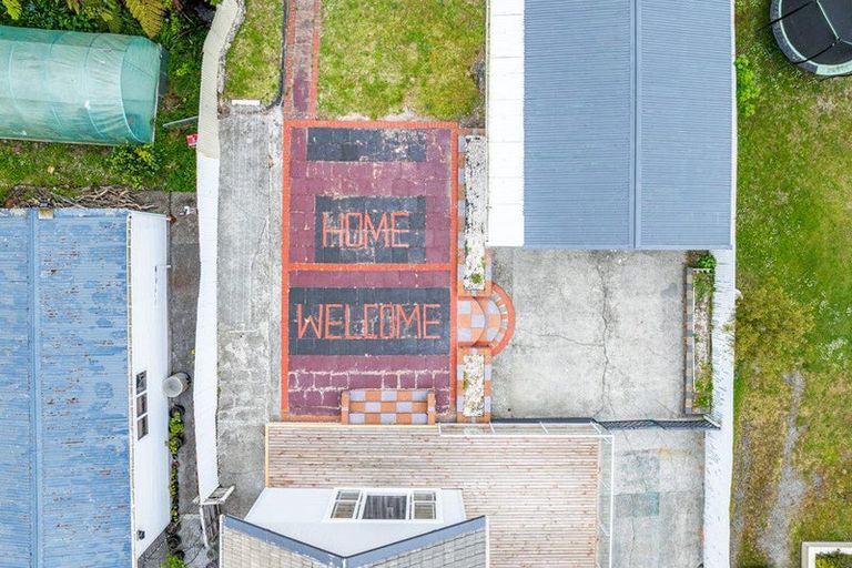 Photo of property in 52 Lees Grove, Wainuiomata, Lower Hutt, 5014