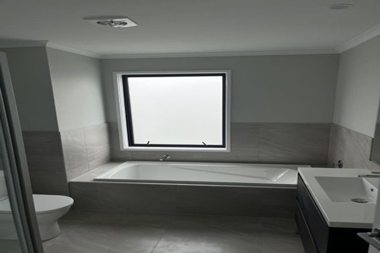 Photo of property in 4/1 Ko Roa Lane, Hobsonville, 0616