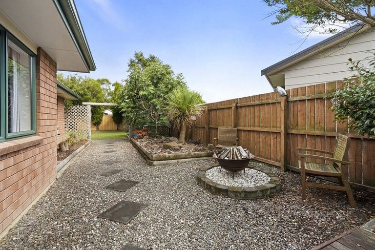 Photo of property in 71 Hillcrest Drive, Kelvin Grove, Palmerston North, 4414